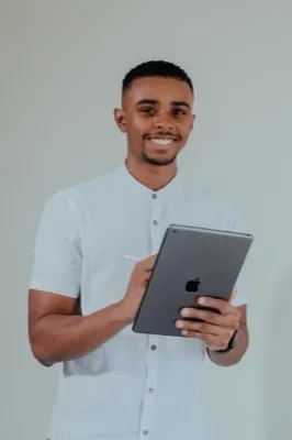 Moisés Santos, apotheker en maker van het materiaal